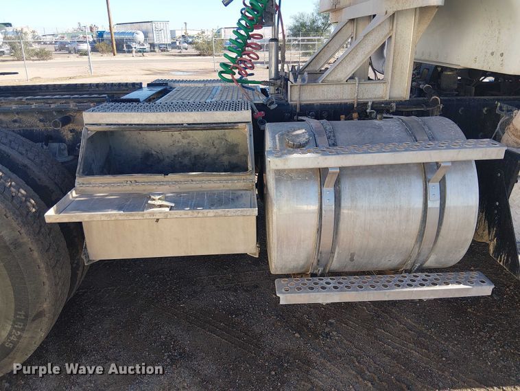 image for item EC1236 2018 Kenworth T8 Series semi truck