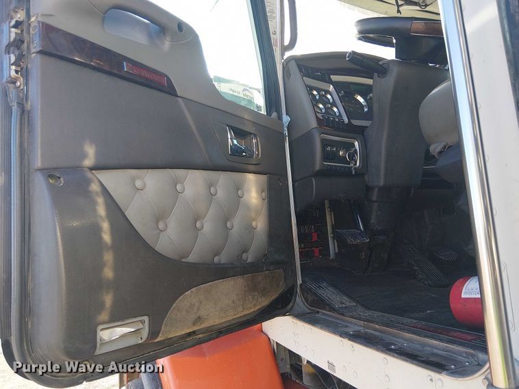 image for item EC1236 2018 Kenworth T8 Series semi truck