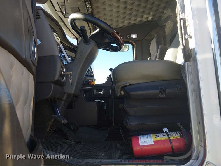 image for item EC1236 2018 Kenworth T8 Series semi truck