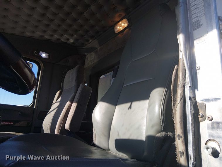 image for item EC1236 2018 Kenworth T8 Series semi truck