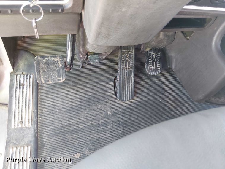 image for item EC1236 2018 Kenworth T8 Series semi truck