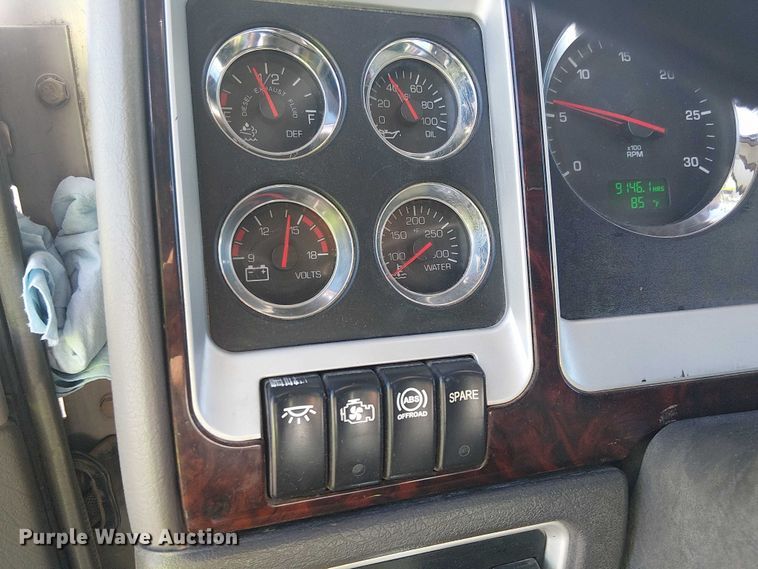 image for item EC1236 2018 Kenworth T8 Series semi truck