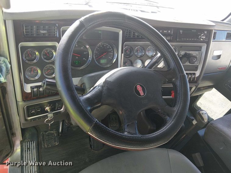 image for item EC1236 2018 Kenworth T8 Series semi truck