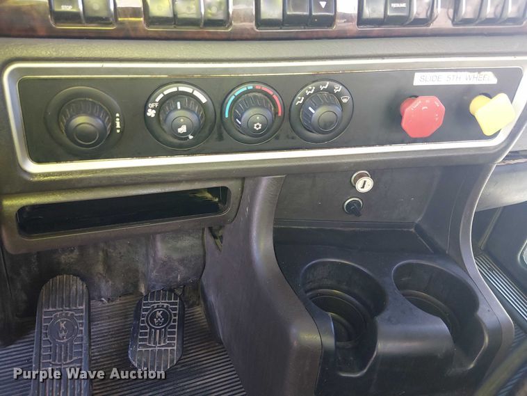 image for item EC1236 2018 Kenworth T8 Series semi truck