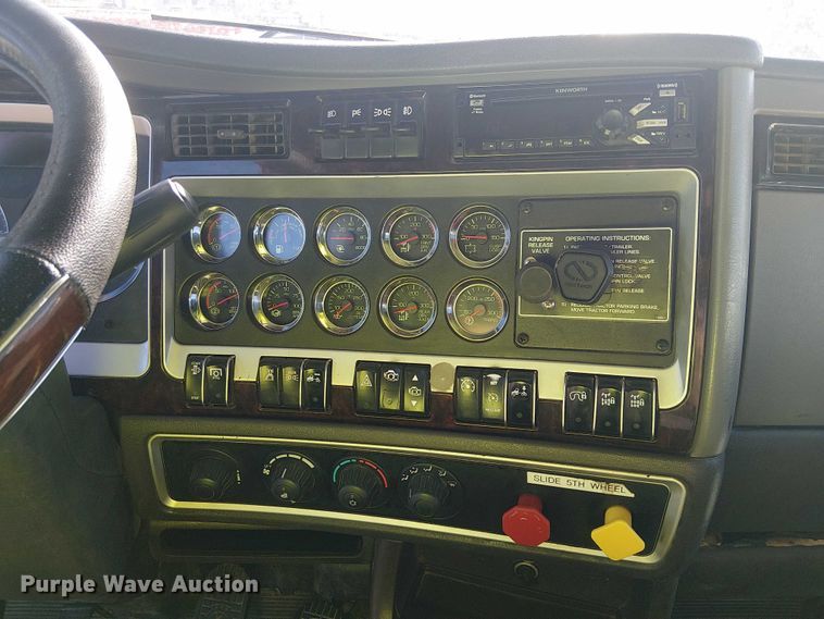 image for item EC1236 2018 Kenworth T8 Series semi truck