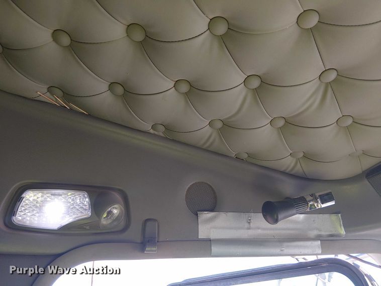 image for item EC1236 2018 Kenworth T8 Series semi truck