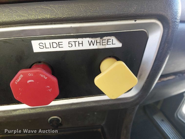 image for item EC1236 2018 Kenworth T8 Series semi truck