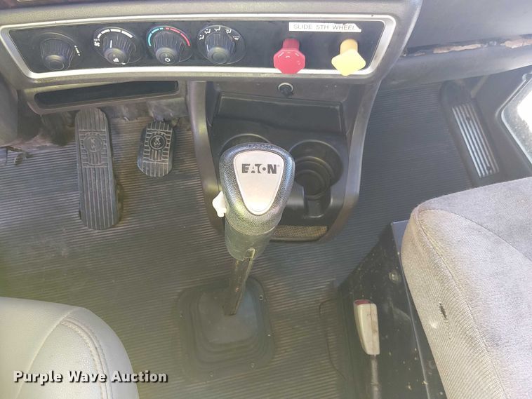 image for item EC1236 2018 Kenworth T8 Series semi truck