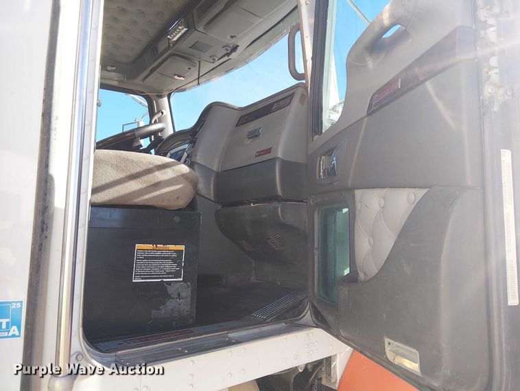 image for item EC1236 2018 Kenworth T8 Series semi truck