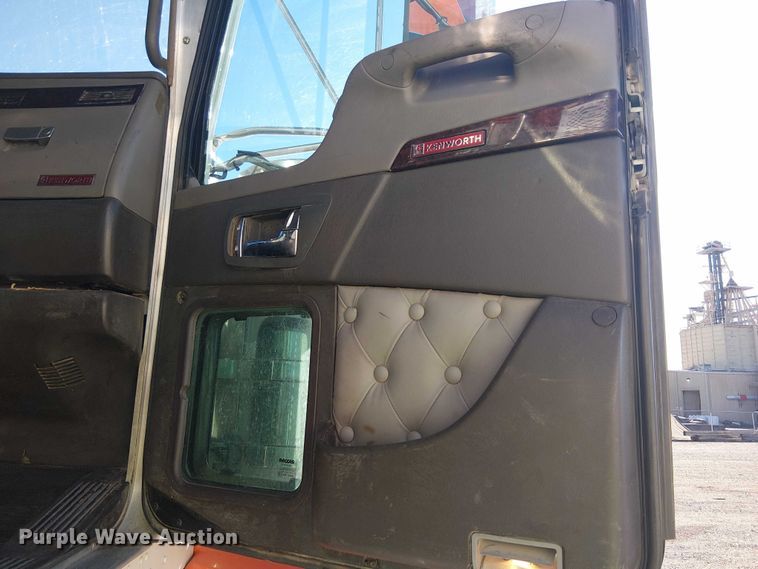 image for item EC1236 2018 Kenworth T8 Series semi truck