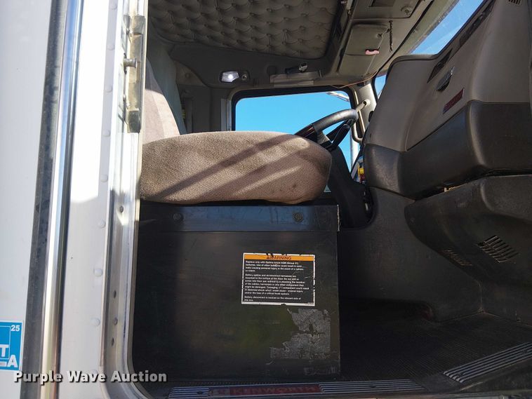 image for item EC1236 2018 Kenworth T8 Series semi truck