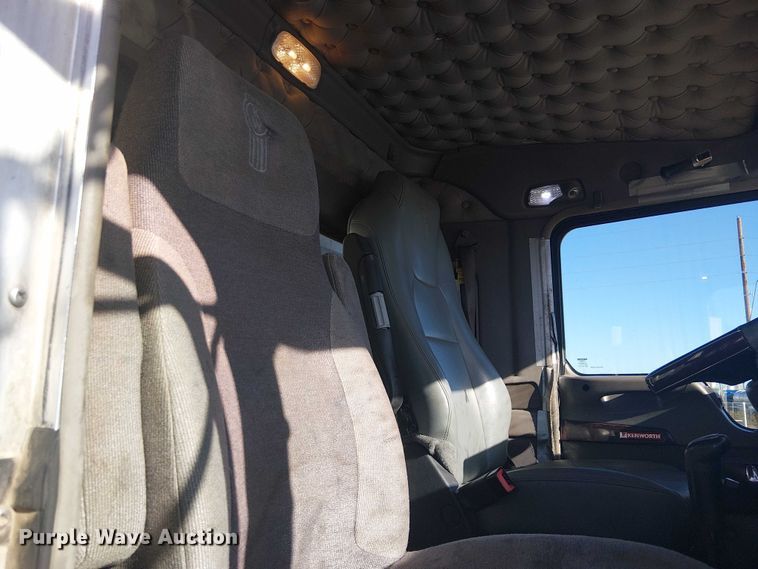 image for item EC1236 2018 Kenworth T8 Series semi truck