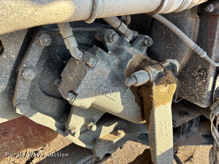 image for item EC1236 2018 Kenworth T8 Series semi truck