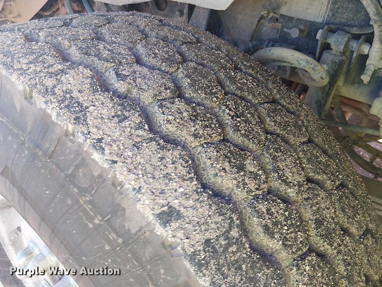 image for item EC1236 2018 Kenworth T8 Series semi truck