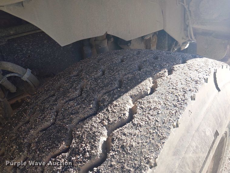 image for item EC1236 2018 Kenworth T8 Series semi truck