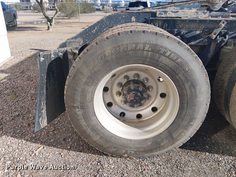 image for item EC1236 2018 Kenworth T8 Series semi truck