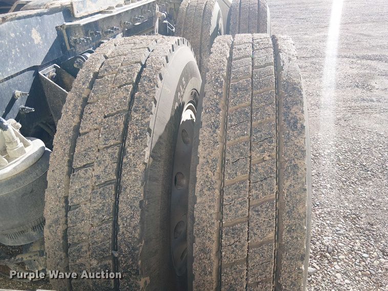 image for item EC1236 2018 Kenworth T8 Series semi truck