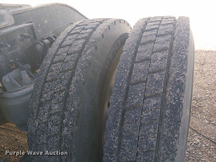 image for item EC1236 2018 Kenworth T8 Series semi truck