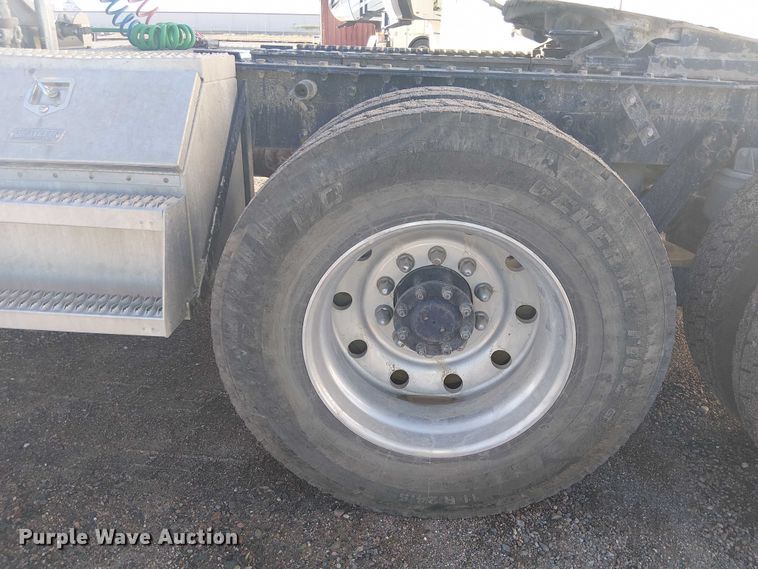 image for item EC1236 2018 Kenworth T8 Series semi truck