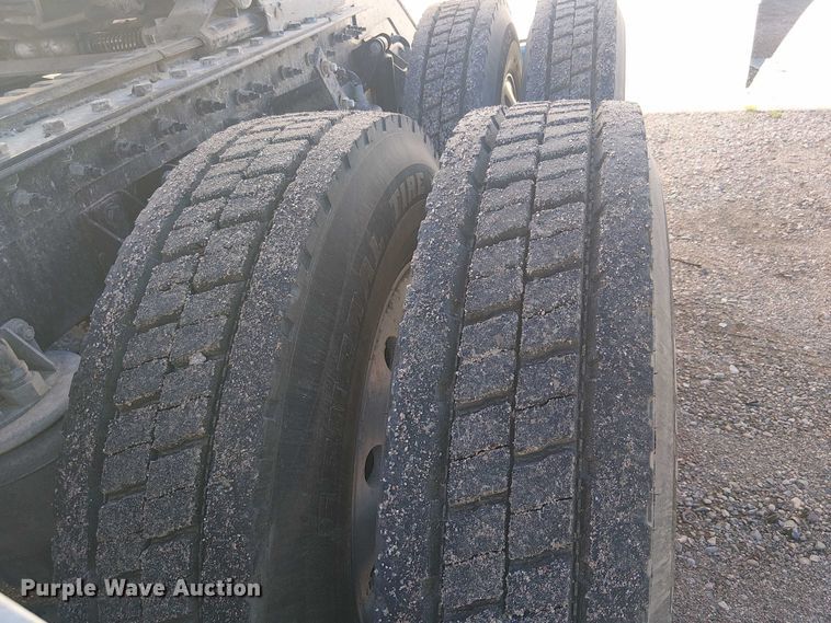 image for item EC1236 2018 Kenworth T8 Series semi truck