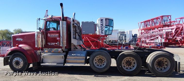image for item EC1308 2004 Kenworth W900 semi truck
