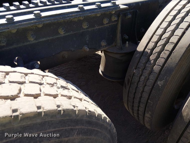 image for item EC1308 2004 Kenworth W900 semi truck