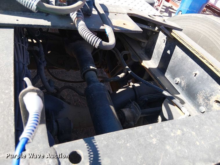 image for item EC1308 2004 Kenworth W900 semi truck