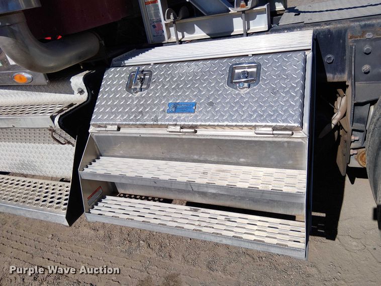 image for item EC1308 2004 Kenworth W900 semi truck