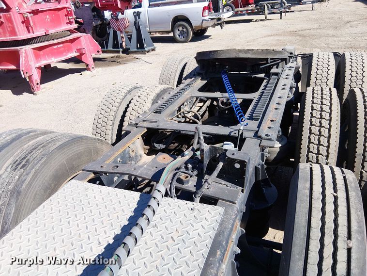 image for item EC1308 2004 Kenworth W900 semi truck