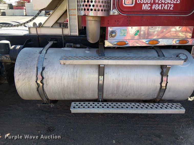 image for item EC1308 2004 Kenworth W900 semi truck