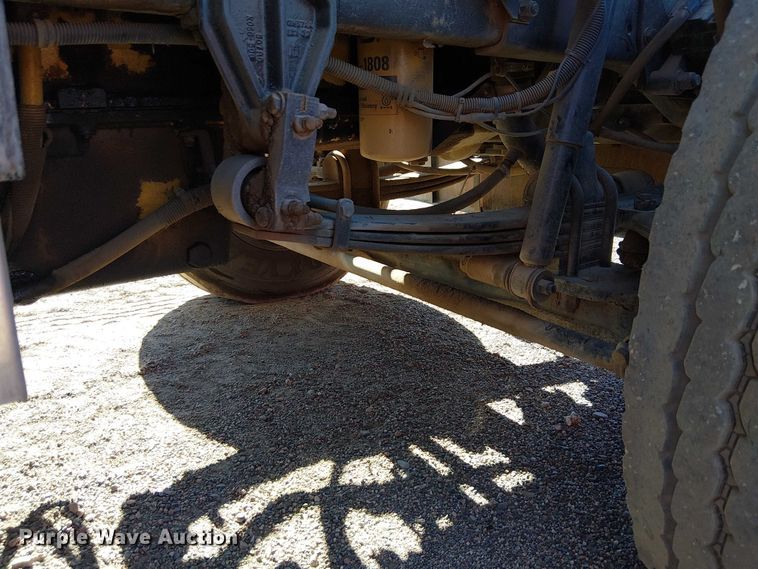 image for item EC1308 2004 Kenworth W900 semi truck