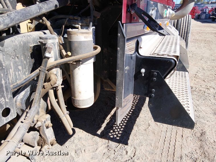 image for item EC1308 2004 Kenworth W900 semi truck