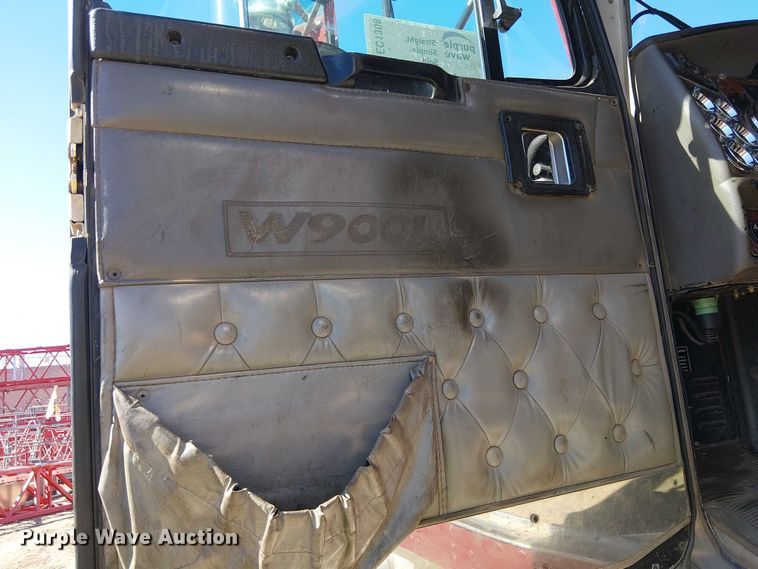 image for item EC1308 2004 Kenworth W900 semi truck