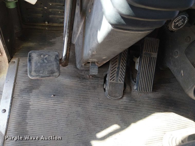 image for item EC1308 2004 Kenworth W900 semi truck