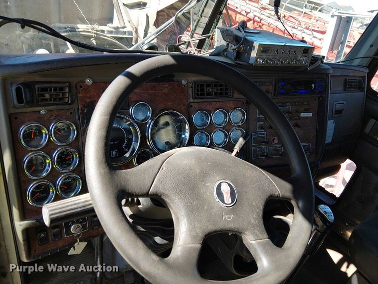 image for item EC1308 2004 Kenworth W900 semi truck