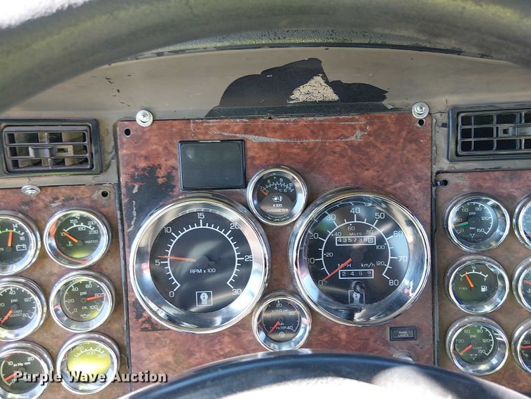 image for item EC1308 2004 Kenworth W900 semi truck