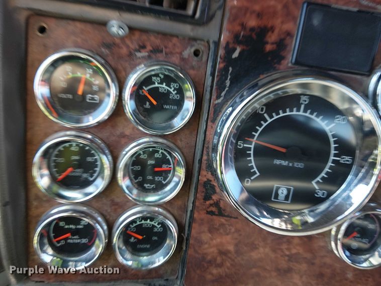 image for item EC1308 2004 Kenworth W900 semi truck