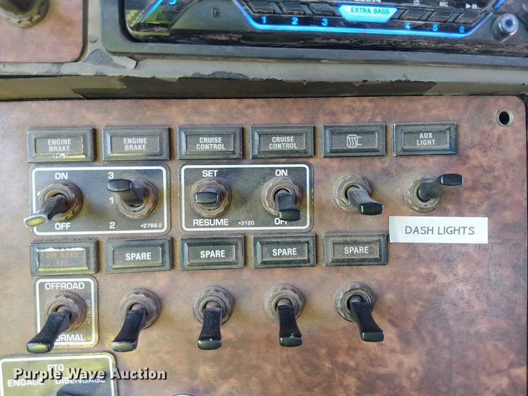 image for item EC1308 2004 Kenworth W900 semi truck