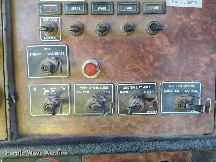 image for item EC1308 2004 Kenworth W900 semi truck