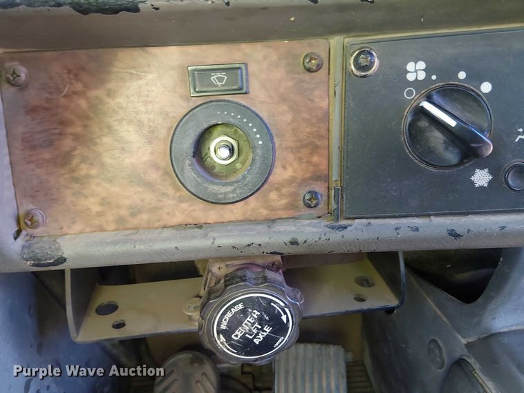 image for item EC1308 2004 Kenworth W900 semi truck