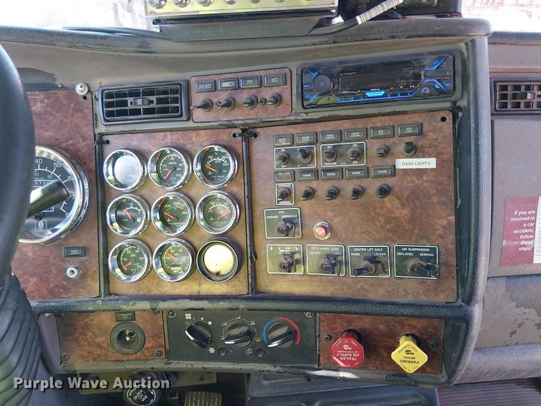 image for item EC1308 2004 Kenworth W900 semi truck