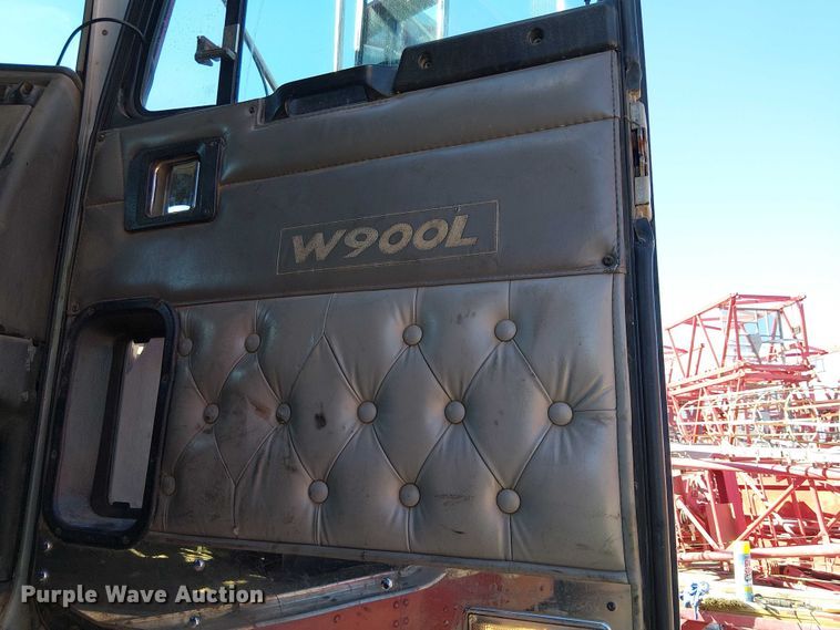 image for item EC1308 2004 Kenworth W900 semi truck