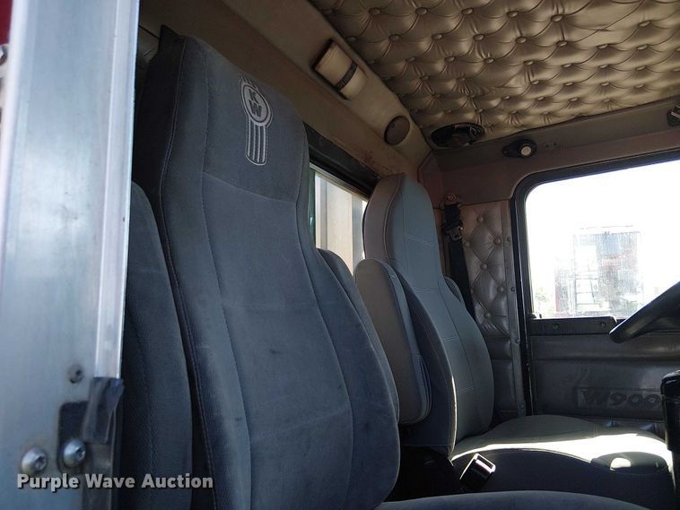 image for item EC1308 2004 Kenworth W900 semi truck