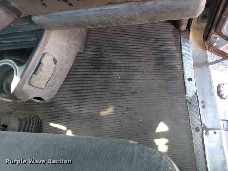 image for item EC1308 2004 Kenworth W900 semi truck