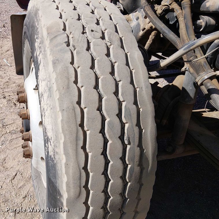 image for item EC1308 2004 Kenworth W900 semi truck