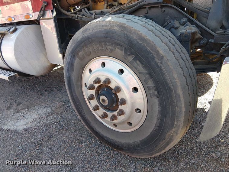 image for item EC1308 2004 Kenworth W900 semi truck