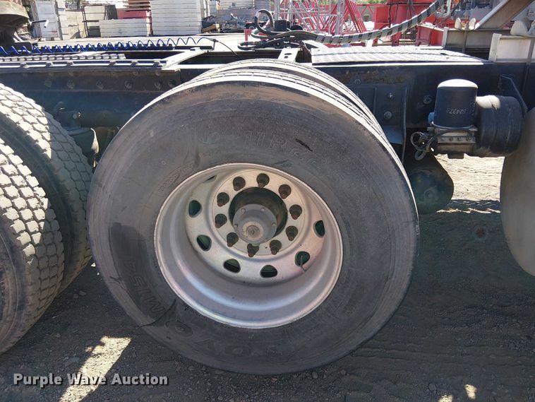 image for item EC1308 2004 Kenworth W900 semi truck