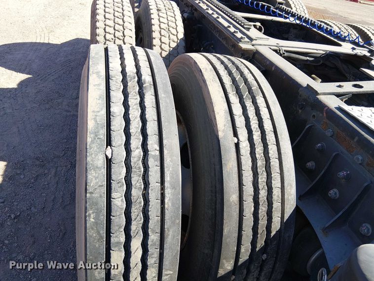 image for item EC1308 2004 Kenworth W900 semi truck