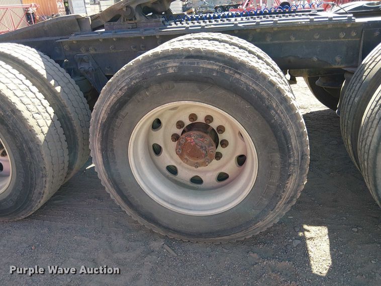 image for item EC1308 2004 Kenworth W900 semi truck