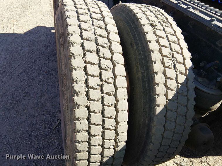 image for item EC1308 2004 Kenworth W900 semi truck